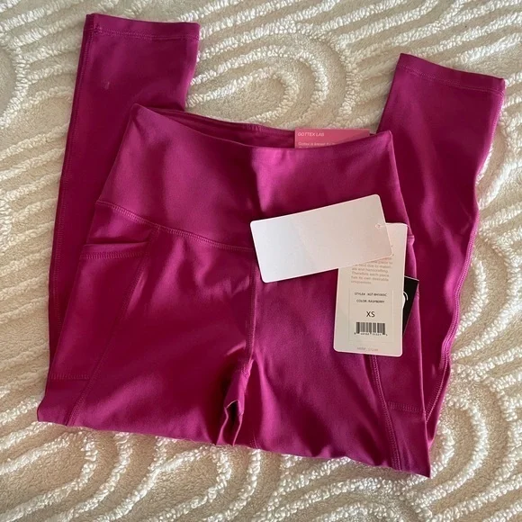 Hot pink yoga pants with a purple hue - Picture 1 of 5